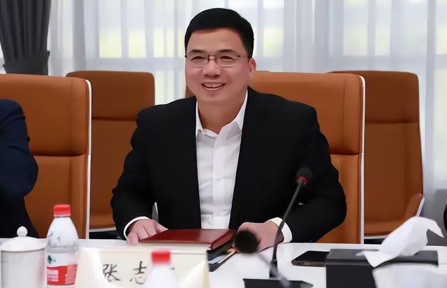 他身家几百亿却只开20万的车，8亿人用他的产品，却没几人认识他