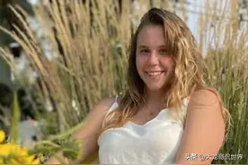 美国女老师交往男学生，放学后教室拥吻，发生不当接触，坚称无罪图片