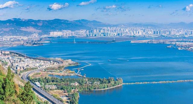 云南唯一的“特大城市”，面积比北京、成都大，人口超过800万