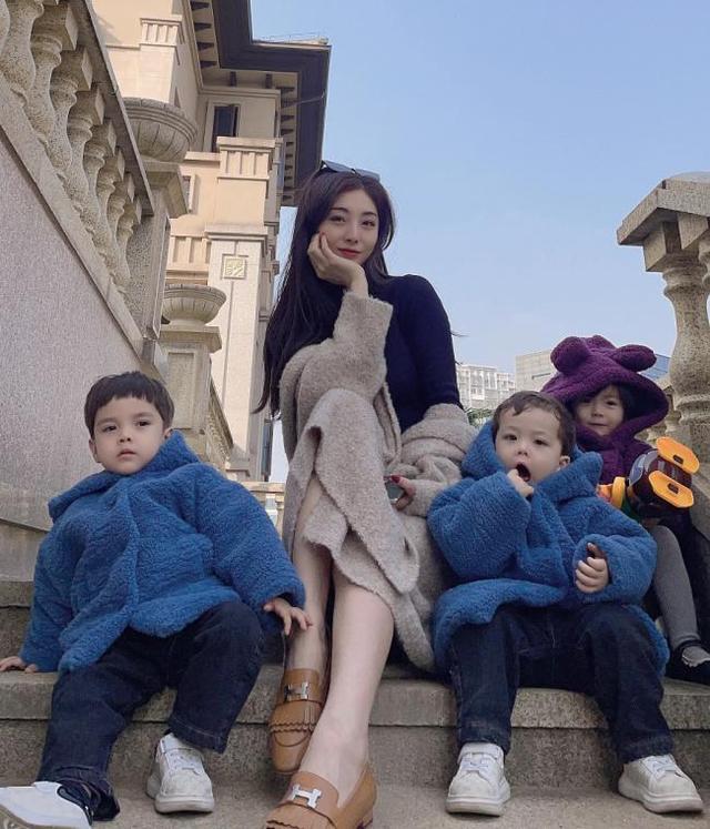 “买英国精子生3娃”的山东女人，7年后现状曝光，一年百万开销