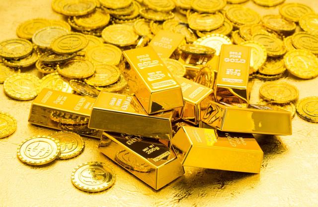 特朗普还没启程访华，中国突然公布黄金库存，美国霸权地位已不保