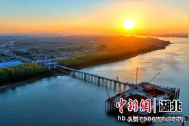 湖北枝江长江大桥主墩承台完成封底图片