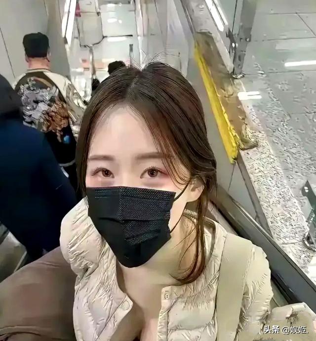 这尼姑身材真是不一般呀，换件衣服让人眼前一亮。好美呀！