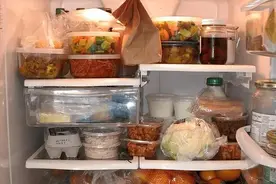 一家三口确诊肝癌，医生叹息：冰箱久放的这5种食物，赶紧扔掉！图片