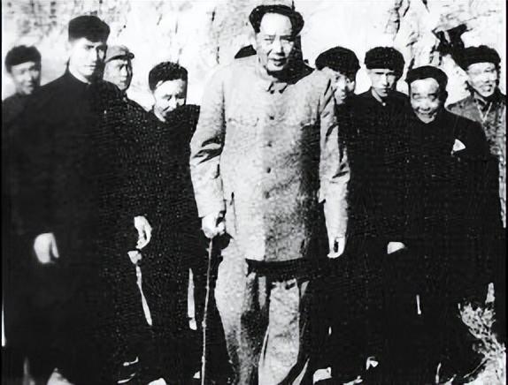 陈毅去世后，追悼词周总理写"功大于过"	，毛主席批示：去掉这个