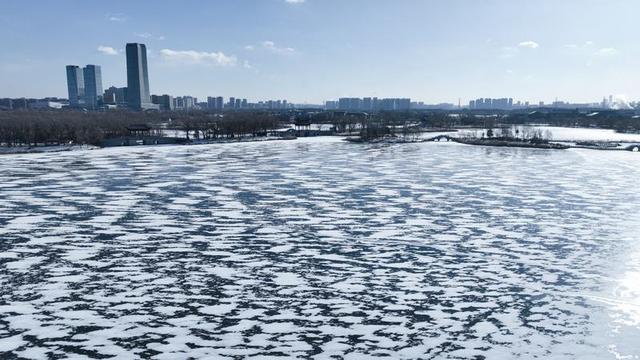 霁雪北湖 冰封水墨