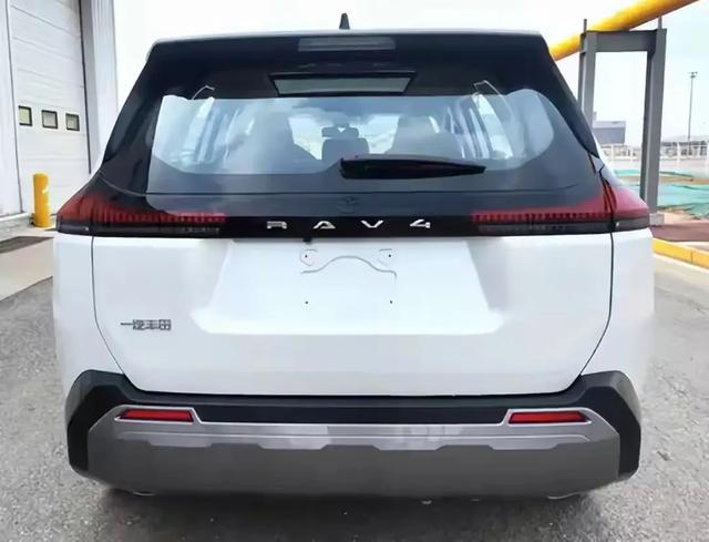 第六代RAV4荣放上市	，三种动力、王牌智混 千公里续航，15.18万起