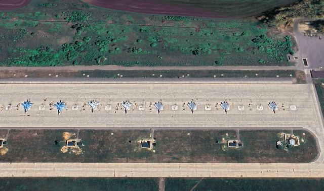 俄军两架苏-30在基地被烧毁	，乌军破坏行动又一次取得战果