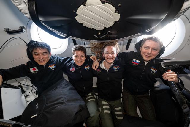 绕地2300圈飞行1亿千米，Crew10乘组返回地球家园！