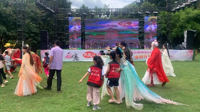 八桂小记误入“仙界”，勇闯良凤江仙侠会，客串“月老”牵红线