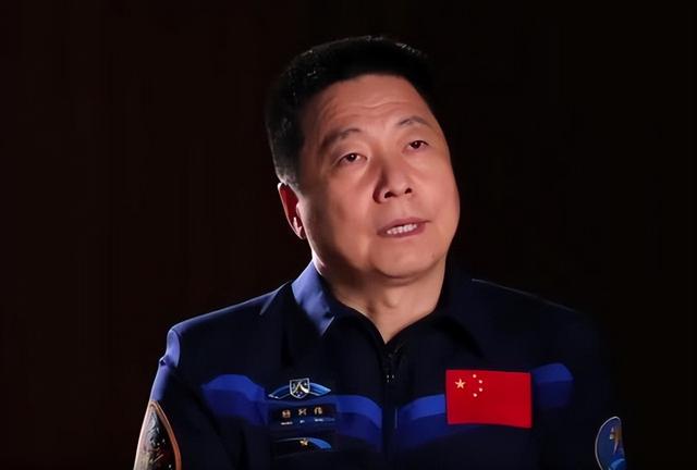 我国首位航天员杨利伟，被授予少将军衔，退休后能享受什么待遇？
