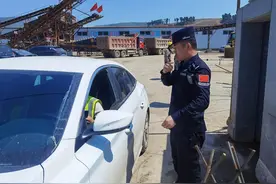 长白县八道沟边境派出所：粗心顾客忘付款 民警帮助速追回图片