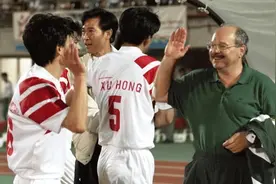 中国男足怎么就违背“名师出高徒，强将无弱兵”的名言？图片