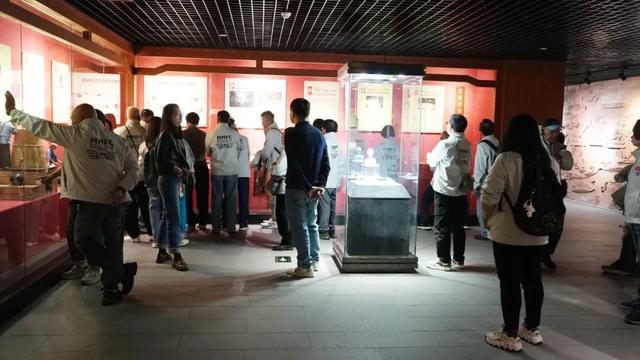 湾区文化探寻首站|古董Mini车队巡游朱紫街