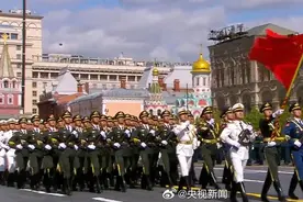 转发！“中国排面”亮相红场阅兵式图片