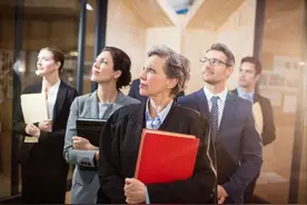 在单位，判断一个领导值不值得追随，看这4点就够了图片