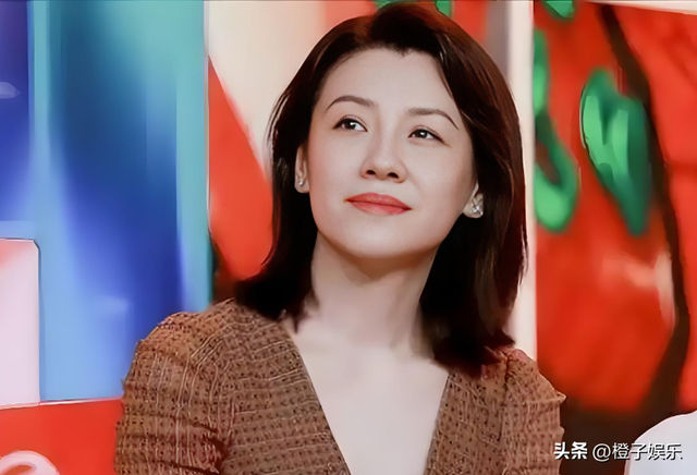 与四婚名导同居三年流产两次不结婚，转身下嫁穷小子，如今咋样？