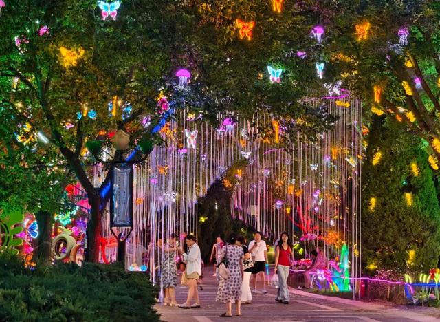 丰台秋日超全玩法指南！寻秋赏叶、文艺遛娃、夜游市集、采摘打卡统统有