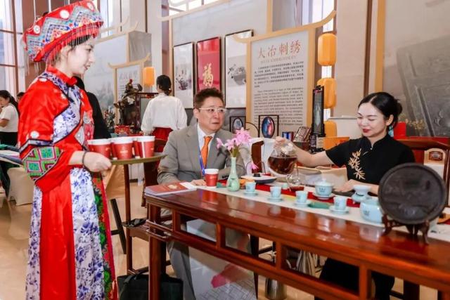 国际旅行商盛赞荆山楚水大美长江