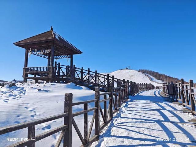 游览乌兰布统影视外景基地