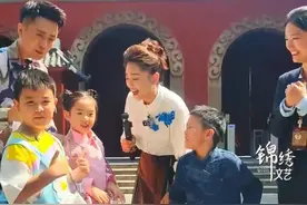央视著名节目主持人月亮姐姐和杨帆在晋祠图片