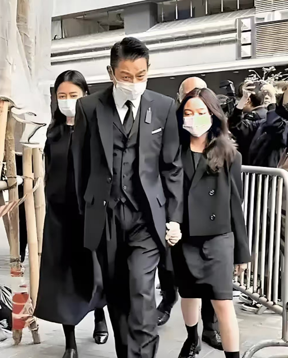 种瓜得瓜！51岁刘德华用亿万元富养女儿，如今13岁的她成了这个样