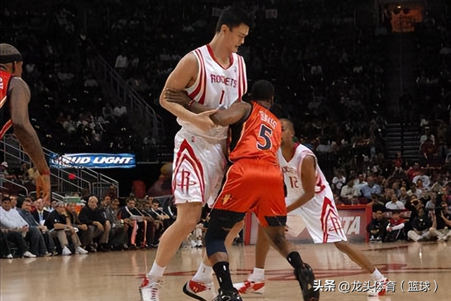公认的亚洲第一中锋，美媒晒出姚明在NBA六场经典战役的数据！