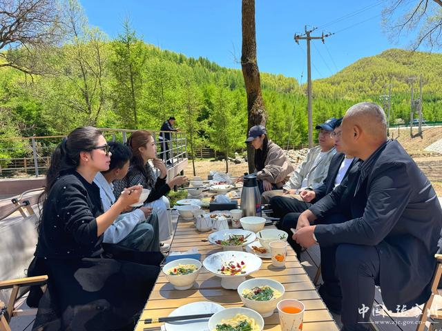 游人如织人气爆棚！“五一”张家川关陇古道风情线迎来旅游热潮