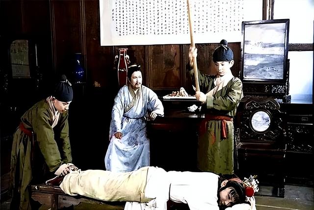 古人房中陪嫁的“春凳”，现在还有酒店在使用，老祖宗想的真周到