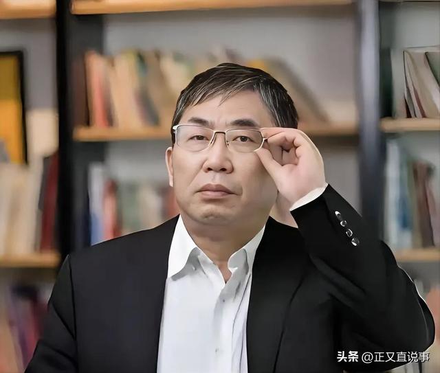 聂卫平葬礼	，长子捧遗像，两前任妻子未现身，现任兰莉娅主持现场