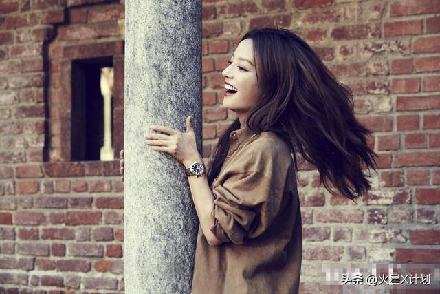死心不息！劣迹艺人赵薇走投无路，15岁女儿成她的最后一根稻草