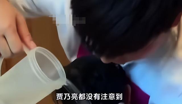 李小璐也没想到，自己辛苦养大的女儿甜馨，竟给贾乃亮做了"嫁衣"