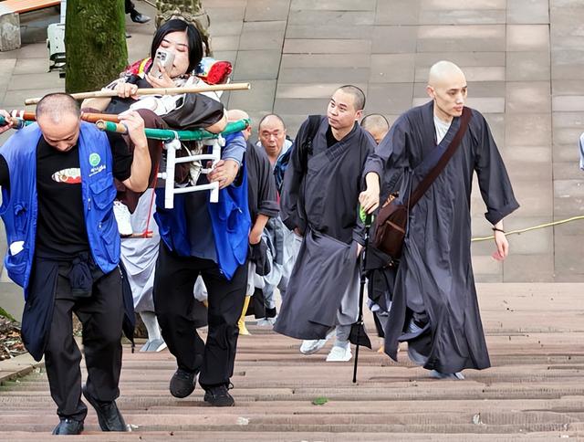 四川旅游：三到两佛山曲折纪行（图）