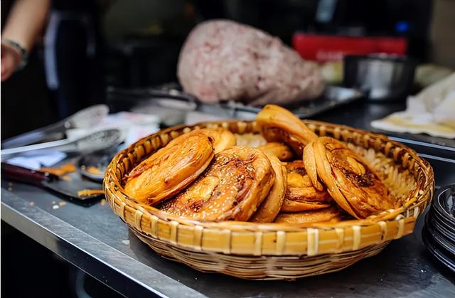 【川南F4】到隆昌旅游，除了羊肉汤，还有哪些美食值得欣赏？