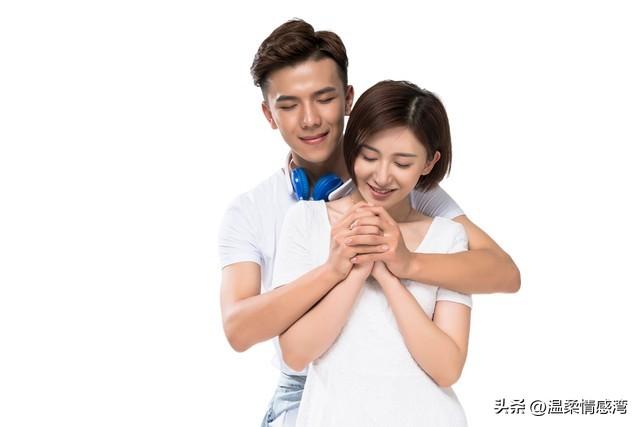 聊天时 , 女生说“我去洗澡了	” , 笨男人才回“好的” , 高情商这样接