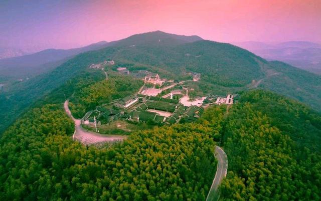 江苏人口最少地级市，GDP比泰州低，面积比南京小，人口不足350万