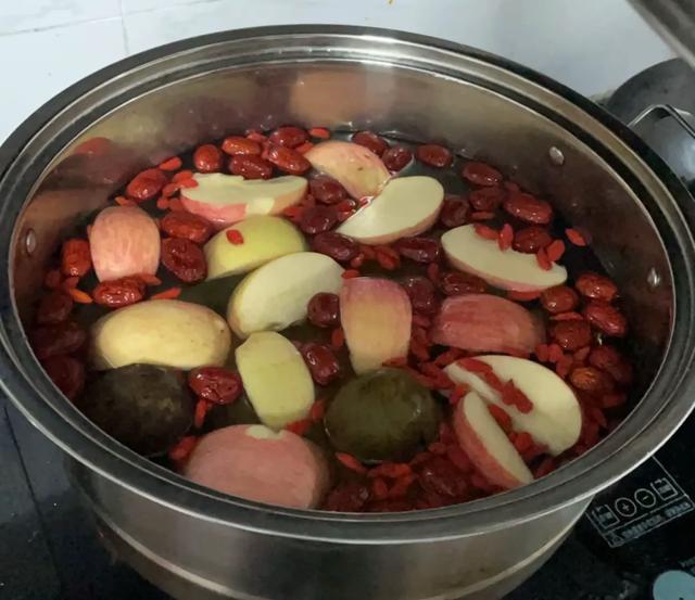 去广西朋友家做客,这个美食让我又爱又恨,你们喜欢吗?