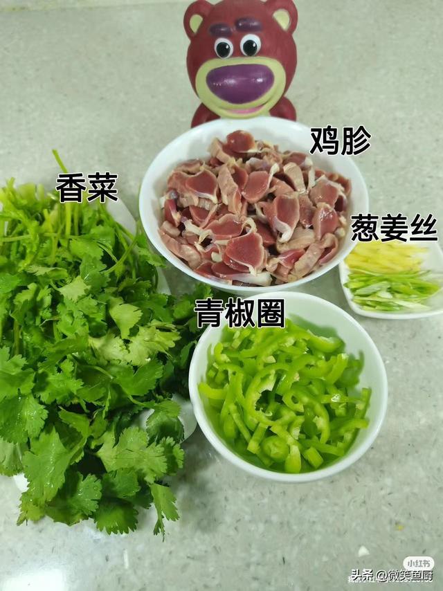 钾是香菇的20倍，建议中老年隔天吃一次，对肝脏好，腿脚也有力