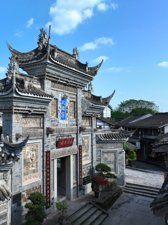 重庆私藏的千年古城，初冬银杏金黄绝美！