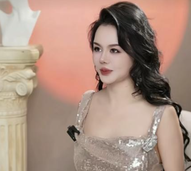 性商教母风波再升级！官媒不留脸面点评，字字直戳“媚男女	”心窝