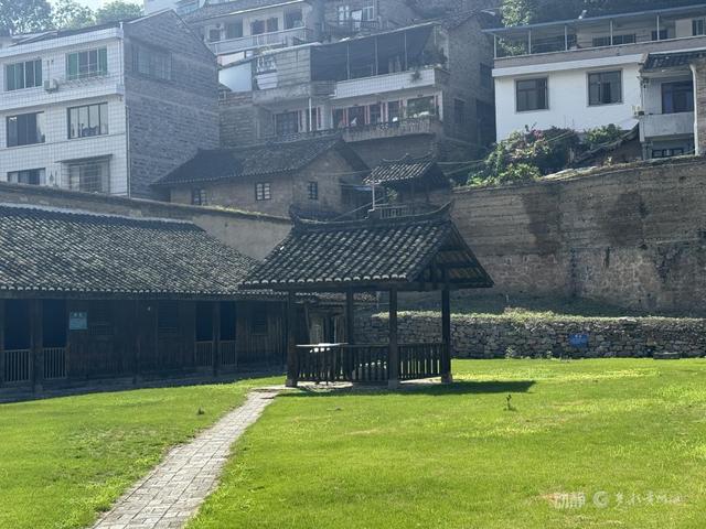 【黔岭丰碑·闪光的青春】镇远：和平村与革命史馆里的初心回响