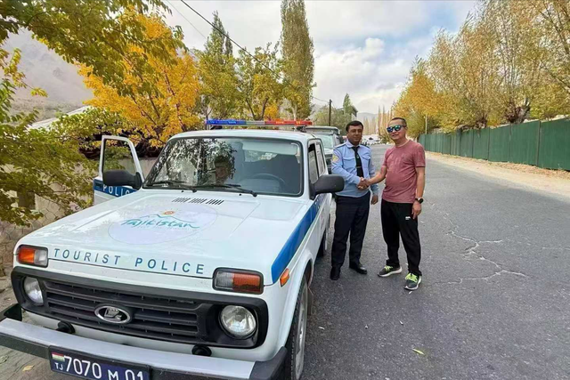 在阿富汗隔壁，这个鲜有游客的邻国，比瑞士还壮丽，国土全是山！