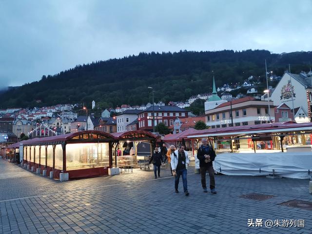 在挪威峡湾，一天三次轮渡，带来的震撼体验