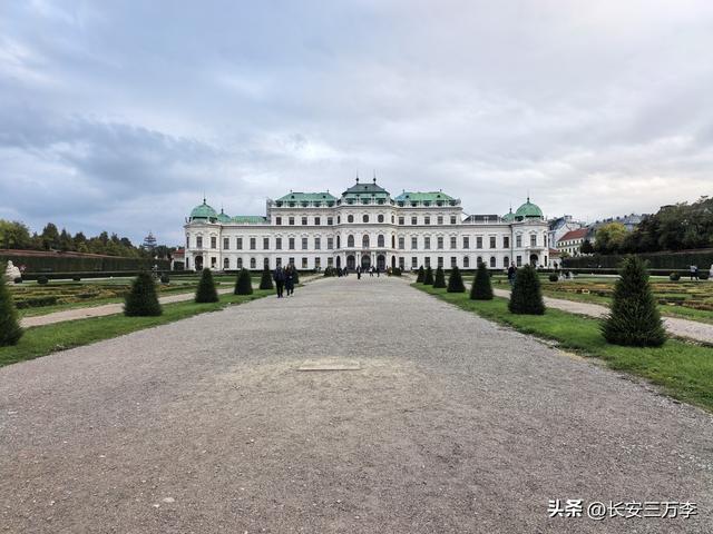 欧洲行第7天：参观世界文化遗产梅尔克修道院，逛维也纳和美景宫
