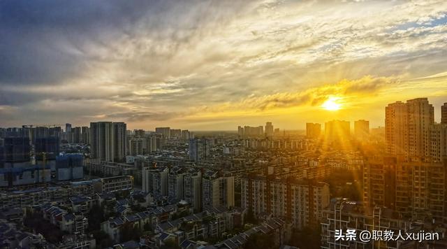 正月初九登郫都：登艺之高，见一座城的向上之变