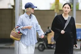 上海街头的早秋穿搭，松弛自信又大方，你说city不city？图片