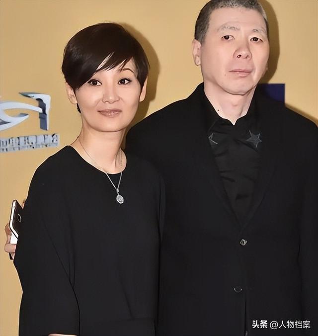 徐帆回应离婚五个月后	，冯小刚再惹争议，养女徐朵竟成了导火索