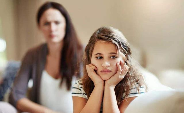 心理学上，和子女不亲的父母，往往都有2个共性