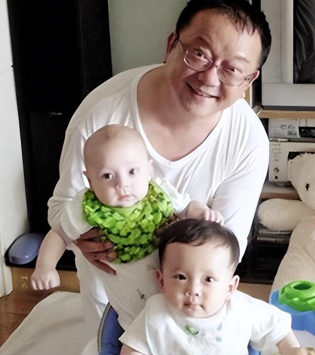 被传卖掉上亿豪宅、移民美国的王刚，现已走上另一条大道！