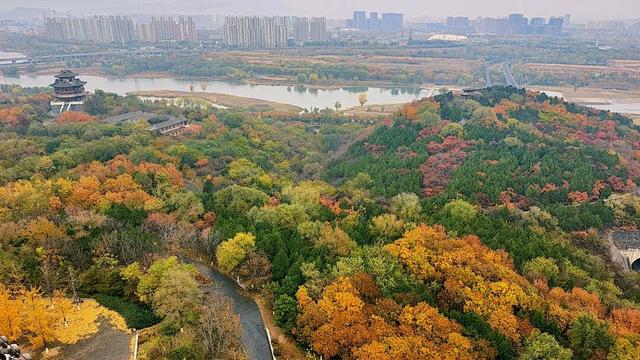 永定塔九层上新啦！观光望远镜带你 “一键拉近” 山河盛景，解锁北京全景视角～